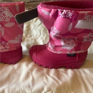 Tundra girl’s snow boots, size 9 Toddler
